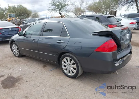 2006 Honda Accord 3.0 Ex z USA, uszkodzony, nr VIN 1HGCM66596A067093